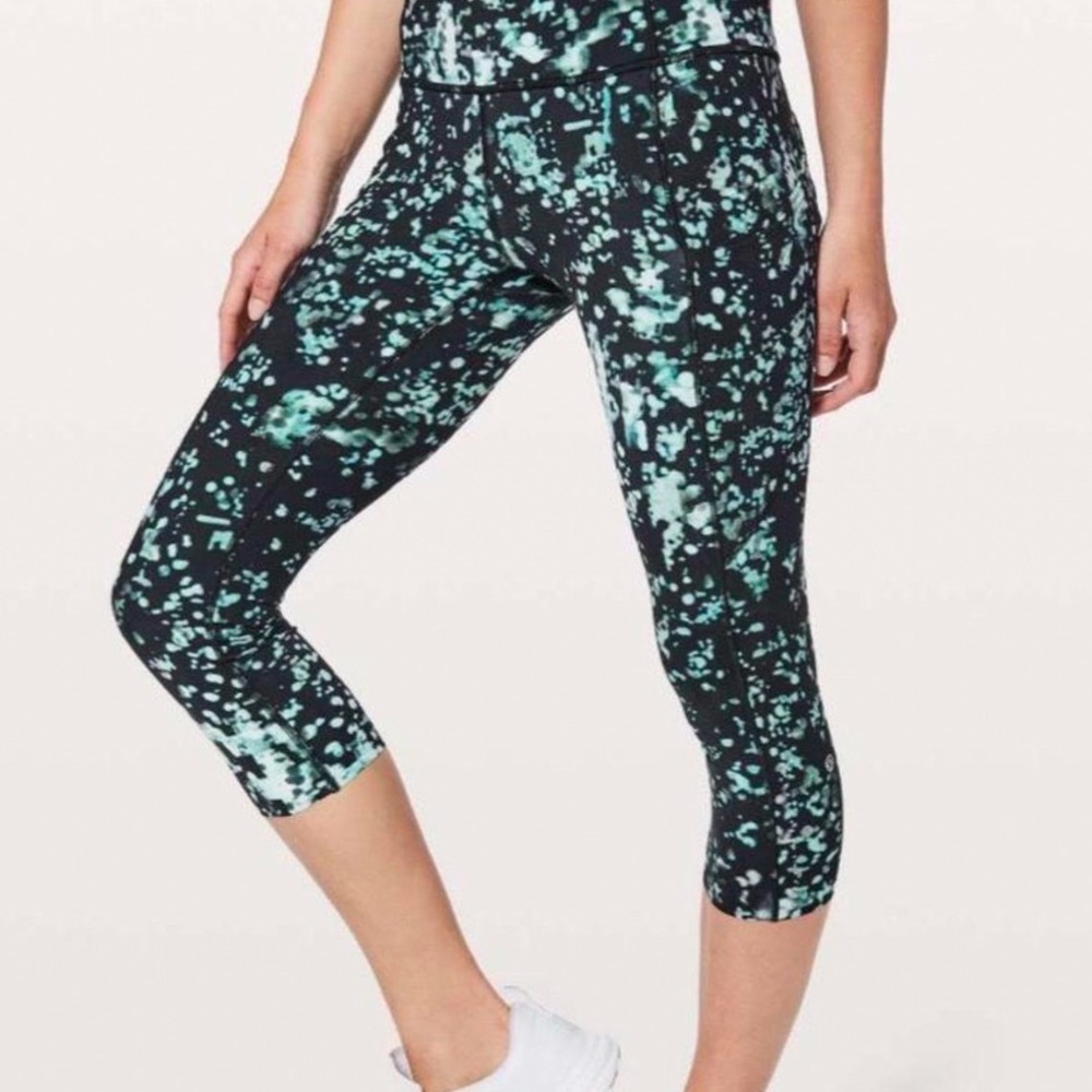 Lululemon Fast and Free Crop II Nulux Leggings Night‎ View White Black Size 8